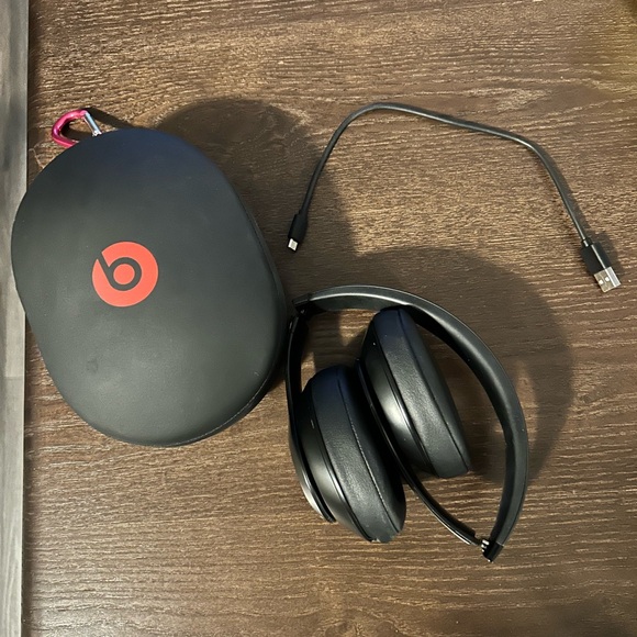Beats Studio³ Wireless Noise Cancelling Headphones - Matte Black - Picture 1 of 6